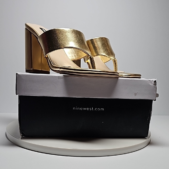 Nine West Gogo Thong Sandals Slides Block Heels Shoes Square Open Toe Gold 6 - Picture 2 of 15